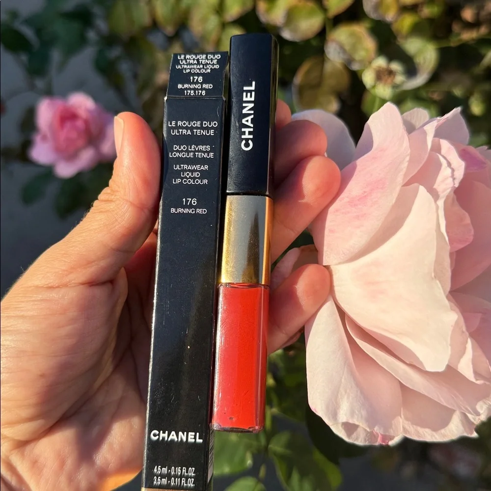 CHANEL 176 Burning Red Le Rouge Duo Ultrawear Liquid Lip Colour New in Box